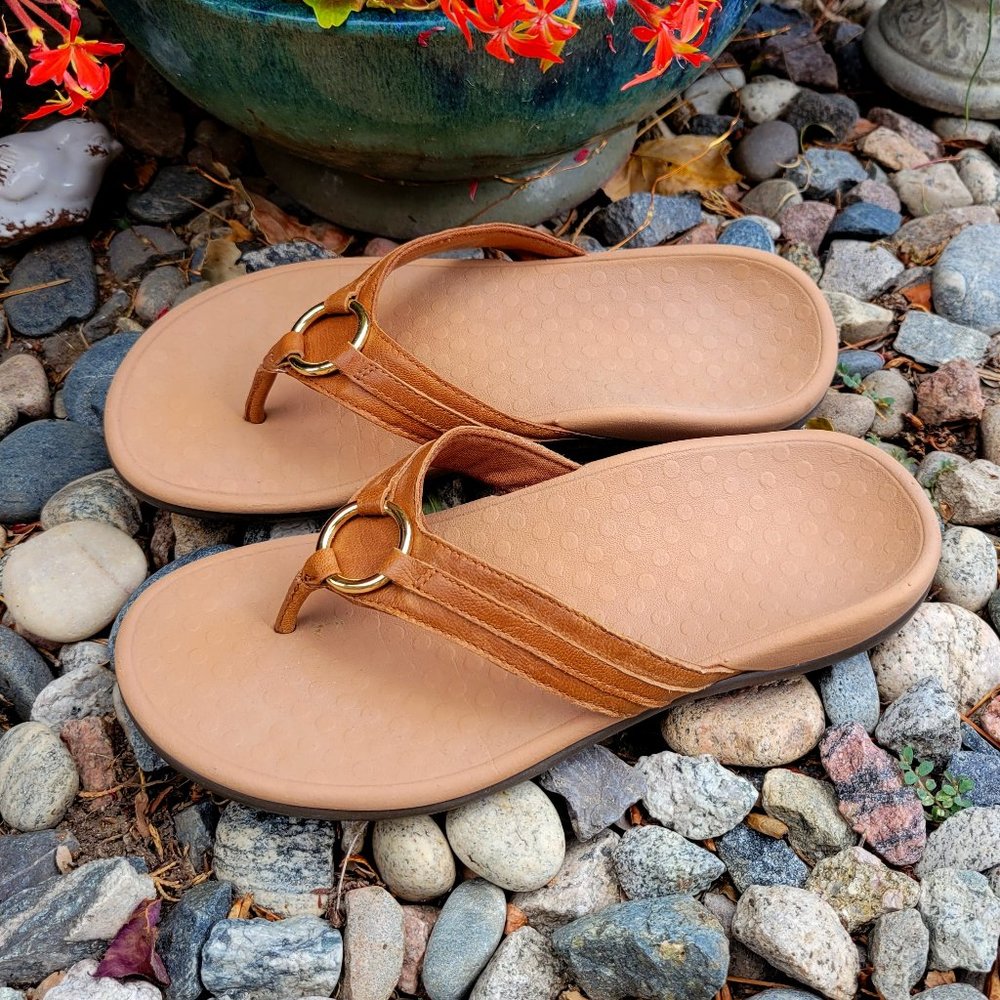 VIONIC Elena Thong Leather Sandal, Tan, Size 8.  Stylish & good for your feet!